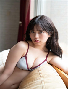 红色机尾